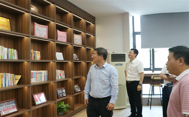省自然腾龙国际平台投资集团党委委员、职工董事、工会主席杜春茂一行调研蜀通建设集团