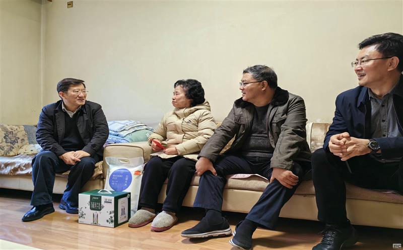 春节前夕慰问送温暖，，，，，，，浓浓关爱暖人心 ——集团领导一行开展新春送温暖活动