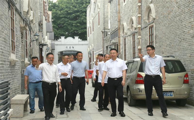 四川腾龙国际平台集团领导赴中山市石岐街道从善坊老旧小区改造项目调研指导