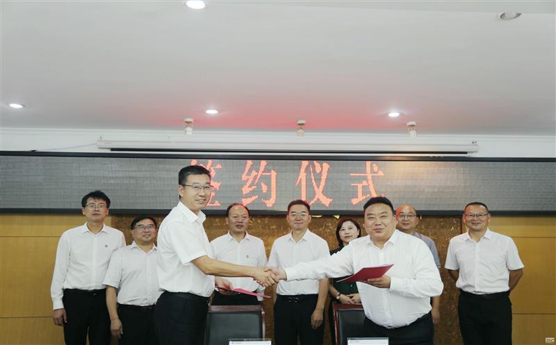 优势互补，，，，，，携手并进 ——测绘公司与四川省青海商会签署战略合作协议