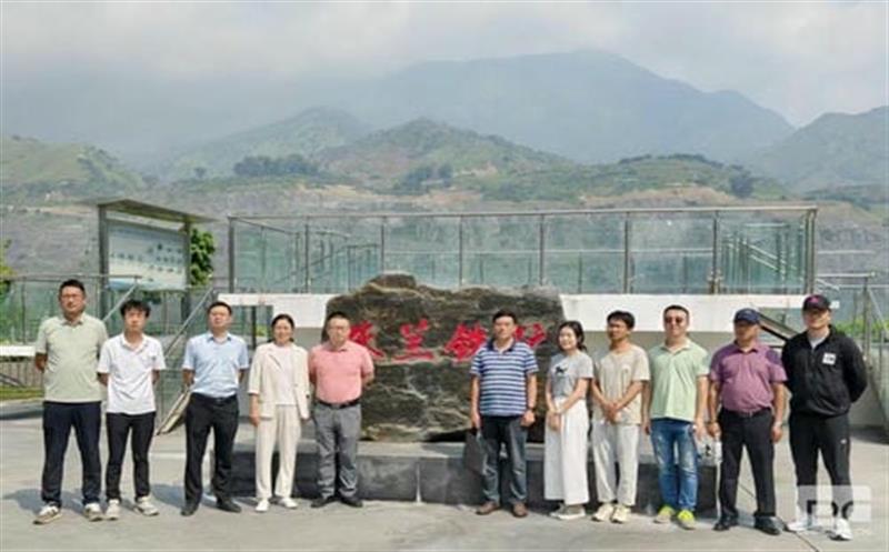 走出去，，，，，，，汲取智慧，，，，，，，对标学习找差距 ——和地矿业赴攀钢朱兰铁矿参观学习
