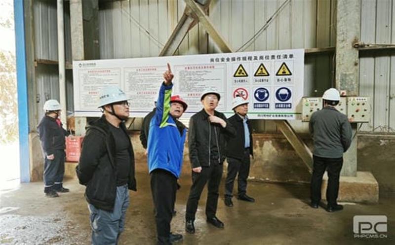 省自然腾龙国际平台投资集团专家组赴和地矿业大陆槽矿山检查安全环保工作